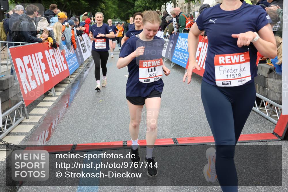 14.06.2026 - REWE Women's Run Strokosch-Dieckow http://msf.ph/oto/9767744 14.06.2026 09:52:52 Ziel 10168, 10278, 10422, 10490, 10629, 10686, 10942, 11123, 11174, 11326, 11467, 11519 meine-sportfotos.de