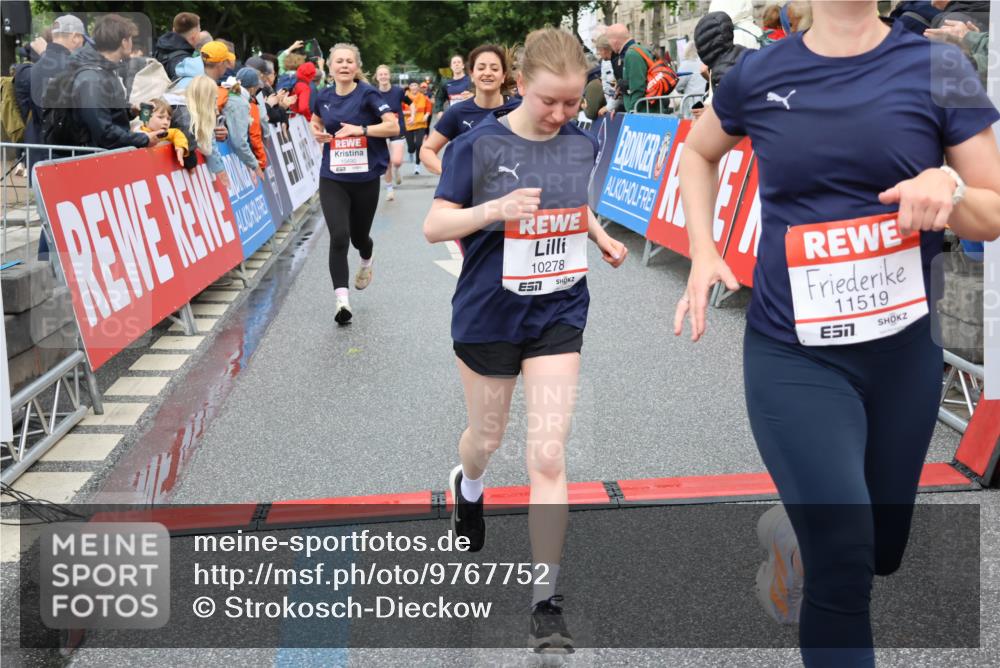 14.06.2026 - REWE Women's Run Strokosch-Dieckow http://msf.ph/oto/9767752 14.06.2026 09:52:52 Ziel 10168, 10278, 10422, 10490, 10629, 10686, 10942, 11123, 11174, 11326, 11467, 11519 meine-sportfotos.de