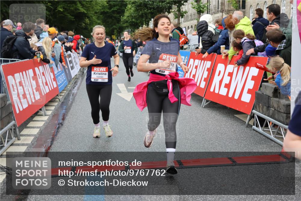14.06.2026 - REWE Women's Run Strokosch-Dieckow http://msf.ph/oto/9767762 14.06.2026 09:52:53 Ziel 10168, 10278, 10422, 10490, 10629, 10686, 10942, 11123, 11174, 11326, 11467, 11485, 11519 meine-sportfotos.de
