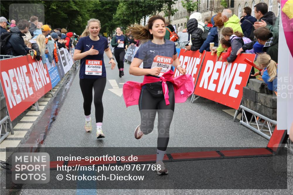 14.06.2026 - REWE Women's Run Strokosch-Dieckow http://msf.ph/oto/9767768 14.06.2026 09:52:53 Ziel 10168, 10278, 10422, 10490, 10629, 10686, 10942, 11123, 11174, 11326, 11467, 11485, 11519 meine-sportfotos.de