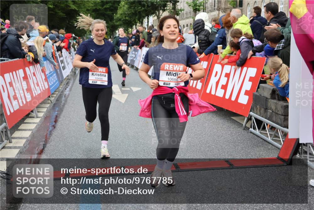 14.06.2026 - REWE Women's Run Strokosch-Dieckow http://msf.ph/oto/9767785 14.06.2026 09:52:53 Ziel 10168, 10278, 10422, 10490, 10629, 10686, 10942, 11123, 11174, 11326, 11467, 11485, 11519 meine-sportfotos.de