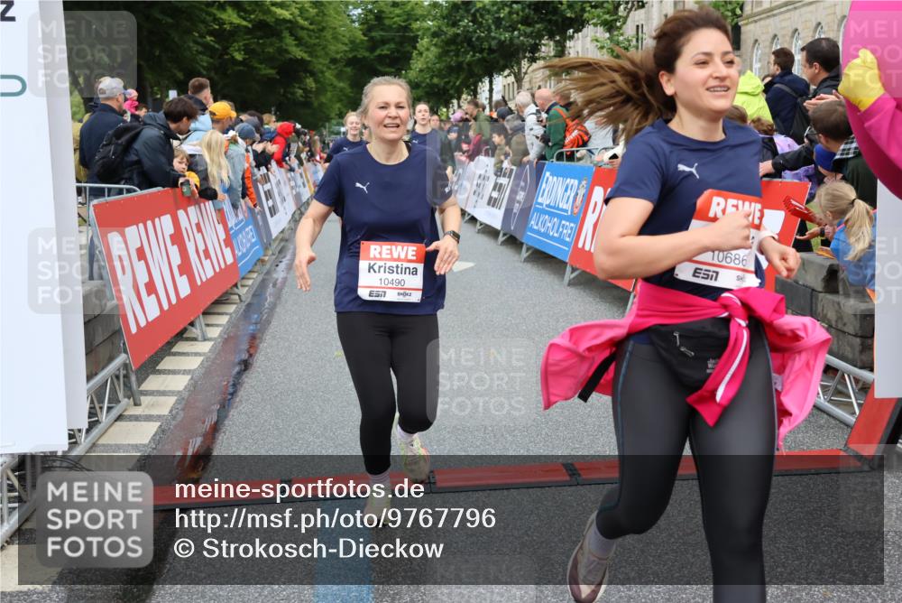 14.06.2026 - REWE Women's Run Strokosch-Dieckow http://msf.ph/oto/9767796 14.06.2026 09:52:54 Ziel 10168, 10278, 10422, 10490, 10629, 10686, 10942, 11123, 11174, 11326, 11467, 11485, 11519 meine-sportfotos.de
