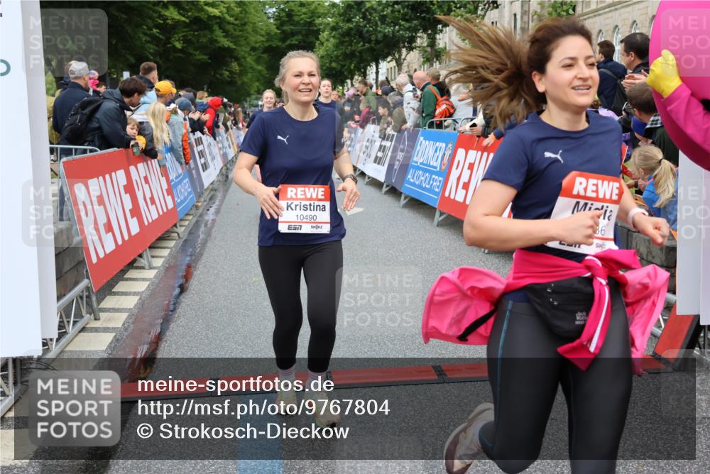 14.06.2026 - REWE Women's Run Strokosch-Dieckow http://msf.ph/oto/9767804 14.06.2026 09:52:54 Ziel 10168, 10278, 10422, 10490, 10629, 10686, 10942, 11123, 11174, 11326, 11467, 11485, 11519 meine-sportfotos.de