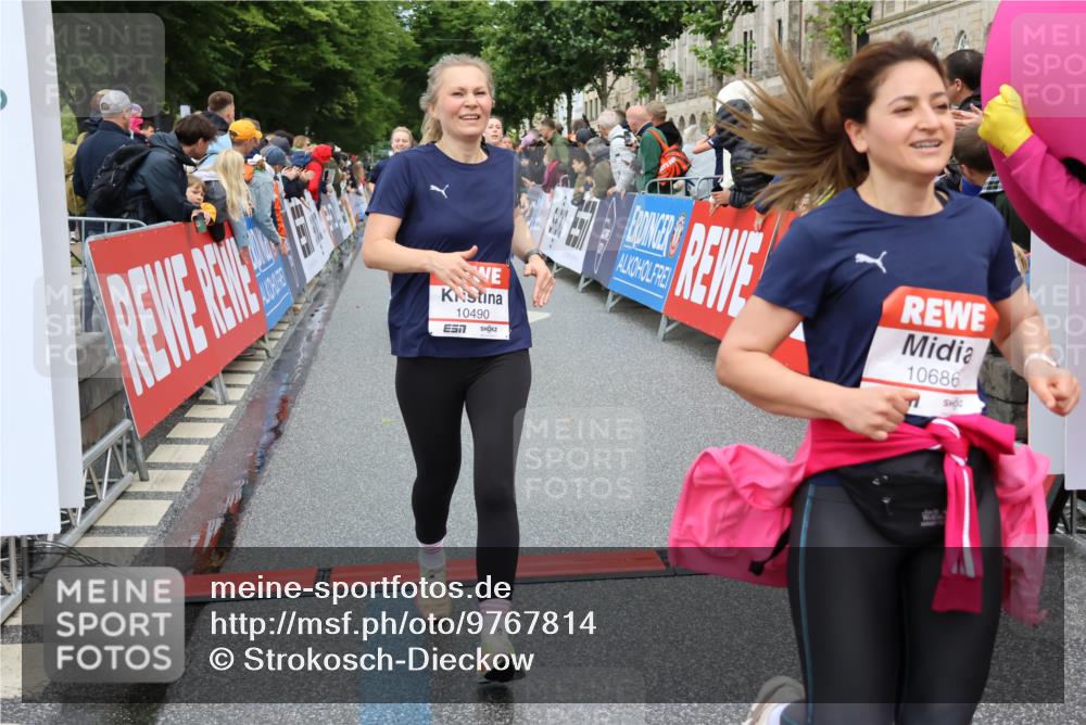 14.06.2026 - REWE Women's Run Strokosch-Dieckow http://msf.ph/oto/9767814 14.06.2026 09:52:54 Ziel 10168, 10278, 10422, 10490, 10629, 10686, 10942, 11123, 11174, 11326, 11467, 11485, 11519 meine-sportfotos.de