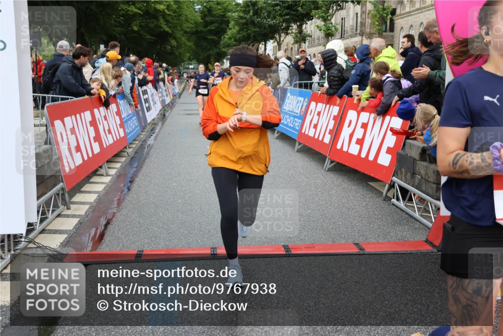 14.06.2026 - REWE Women's Run Strokosch-Dieckow http://msf.ph/oto/9767938 14.06.2026 09:52:59 Ziel 10278, 10490, 10629, 10686, 10833, 10984, 11123, 11485, 11519 meine-sportfotos.de