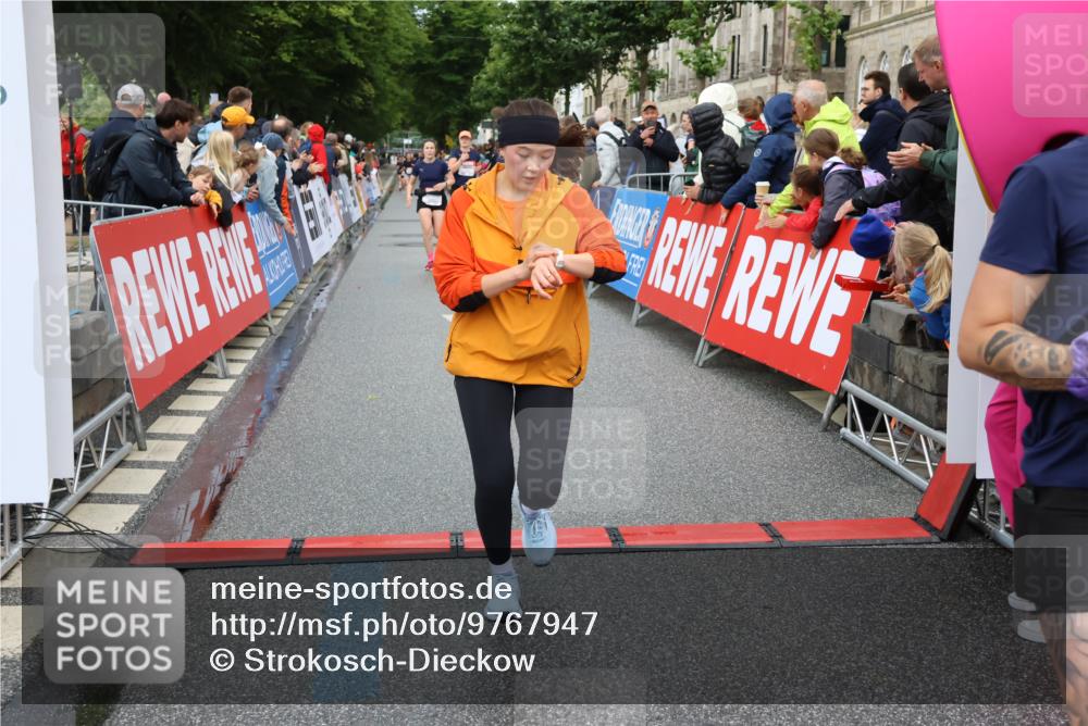 14.06.2026 - REWE Women's Run Strokosch-Dieckow http://msf.ph/oto/9767947 14.06.2026 09:52:59 Ziel 10278, 10490, 10629, 10686, 10833, 10984, 11123, 11485, 11519 meine-sportfotos.de