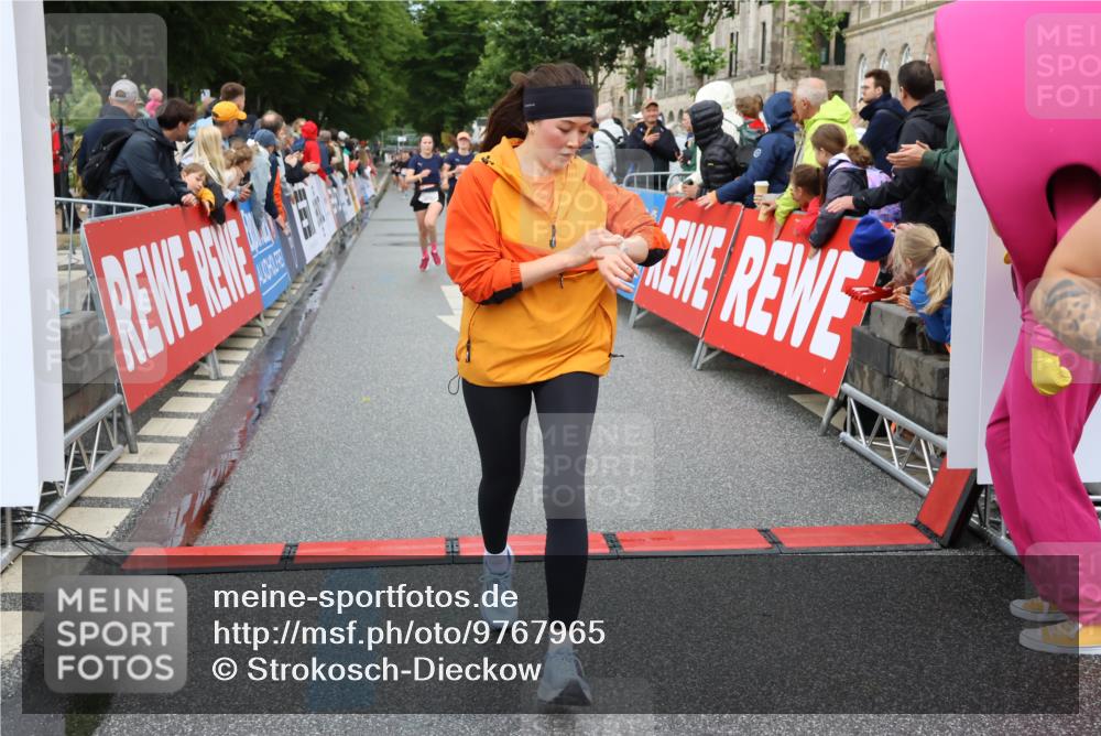 14.06.2026 - REWE Women's Run Strokosch-Dieckow http://msf.ph/oto/9767965 14.06.2026 09:52:59 Ziel 10278, 10490, 10629, 10686, 10833, 10984, 11123, 11485, 11519 meine-sportfotos.de