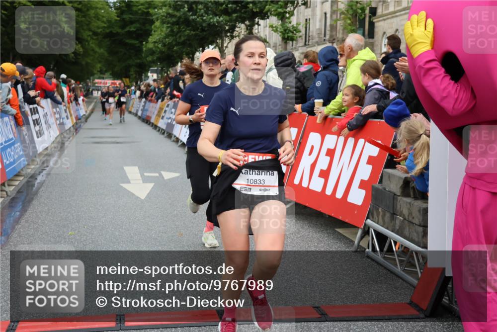 14.06.2026 - REWE Women's Run Strokosch-Dieckow http://msf.ph/oto/9767989 14.06.2026 09:53:02 Ziel 10629, 10833, 10984, 11123, 11485 meine-sportfotos.de