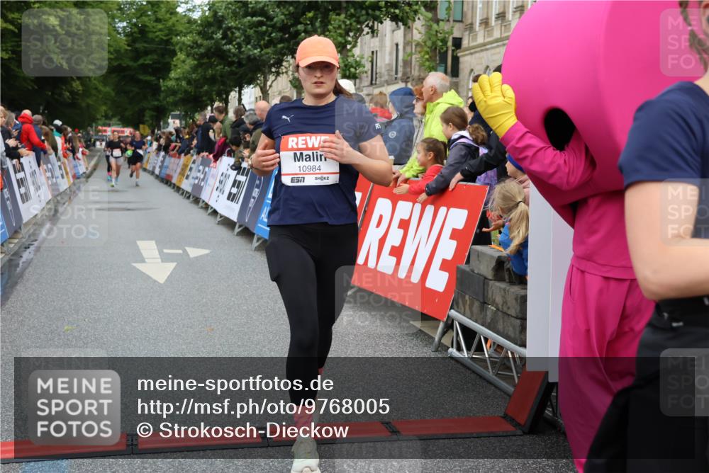 14.06.2026 - REWE Women's Run Strokosch-Dieckow http://msf.ph/oto/9768005 14.06.2026 09:53:03 Ziel 10629, 10833, 10984, 11123, 11485 meine-sportfotos.de