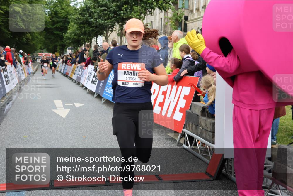 14.06.2026 - REWE Women's Run Strokosch-Dieckow http://msf.ph/oto/9768021 14.06.2026 09:53:03 Ziel 10629, 10833, 10984, 11123, 11485 meine-sportfotos.de