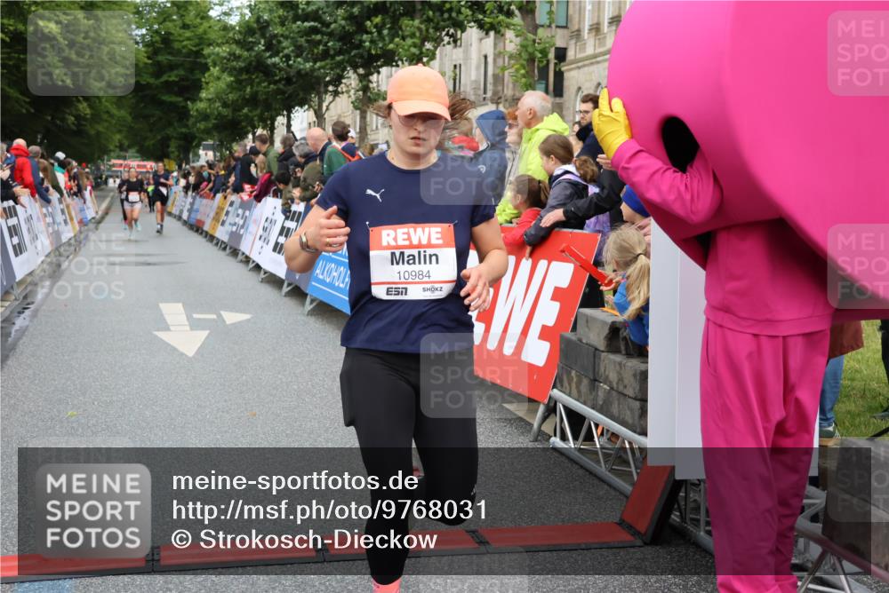 14.06.2026 - REWE Women's Run Strokosch-Dieckow http://msf.ph/oto/9768031 14.06.2026 09:53:03 Ziel 10629, 10833, 10984, 11123, 11485 meine-sportfotos.de