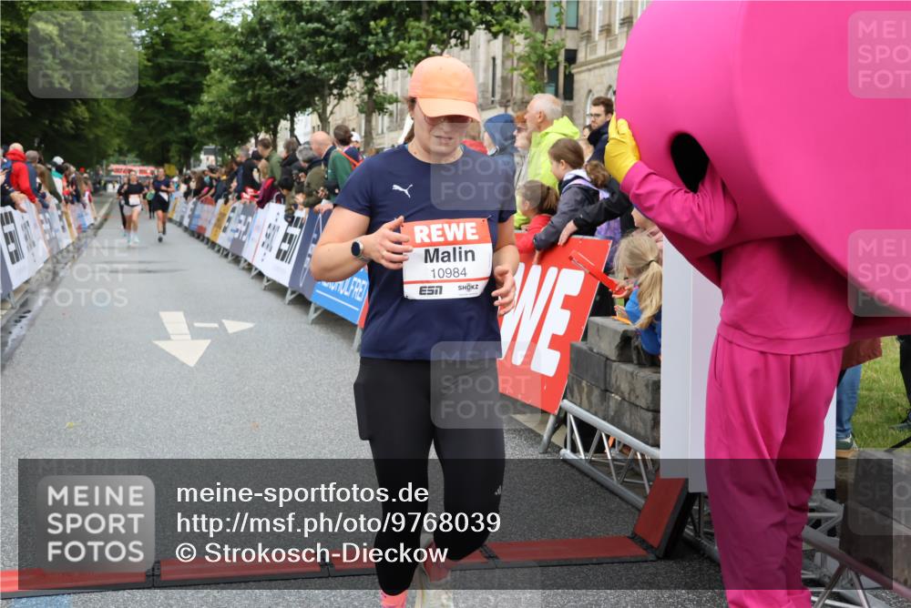14.06.2026 - REWE Women's Run Strokosch-Dieckow http://msf.ph/oto/9768039 14.06.2026 09:53:03 Ziel 10629, 10833, 10984, 11123, 11485 meine-sportfotos.de