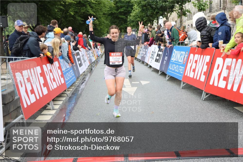 14.06.2026 - REWE Women's Run Strokosch-Dieckow http://msf.ph/oto/9768057 14.06.2026 09:53:10 Ziel 10833, 10943, 10984, 11416, 11510 meine-sportfotos.de