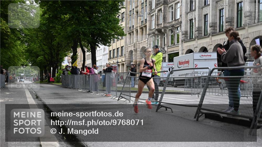 14.06.2026 - REWE Women's Run J. Mangold http://msf.ph/oto/9768071 14.06.2026 09:36:01 Ziel 10051 meine-sportfotos.de