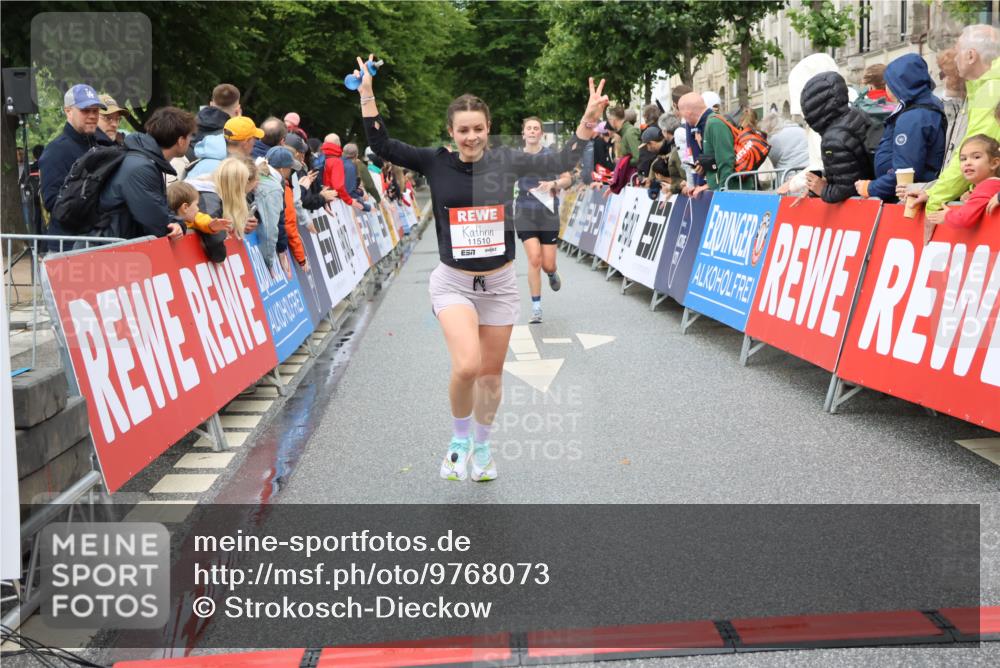 14.06.2026 - REWE Women's Run Strokosch-Dieckow http://msf.ph/oto/9768073 14.06.2026 09:53:10 Ziel 10833, 10943, 10984, 11416, 11510 meine-sportfotos.de