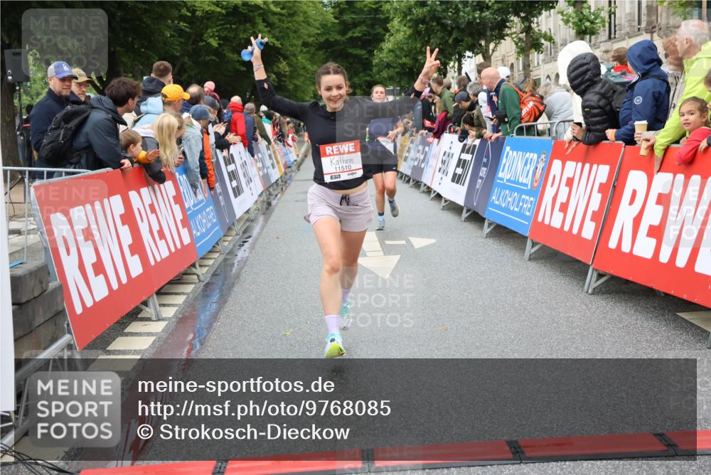 14.06.2026 - REWE Women's Run Strokosch-Dieckow http://msf.ph/oto/9768085 14.06.2026 09:53:10 Ziel 10833, 10943, 10984, 11416, 11510 meine-sportfotos.de