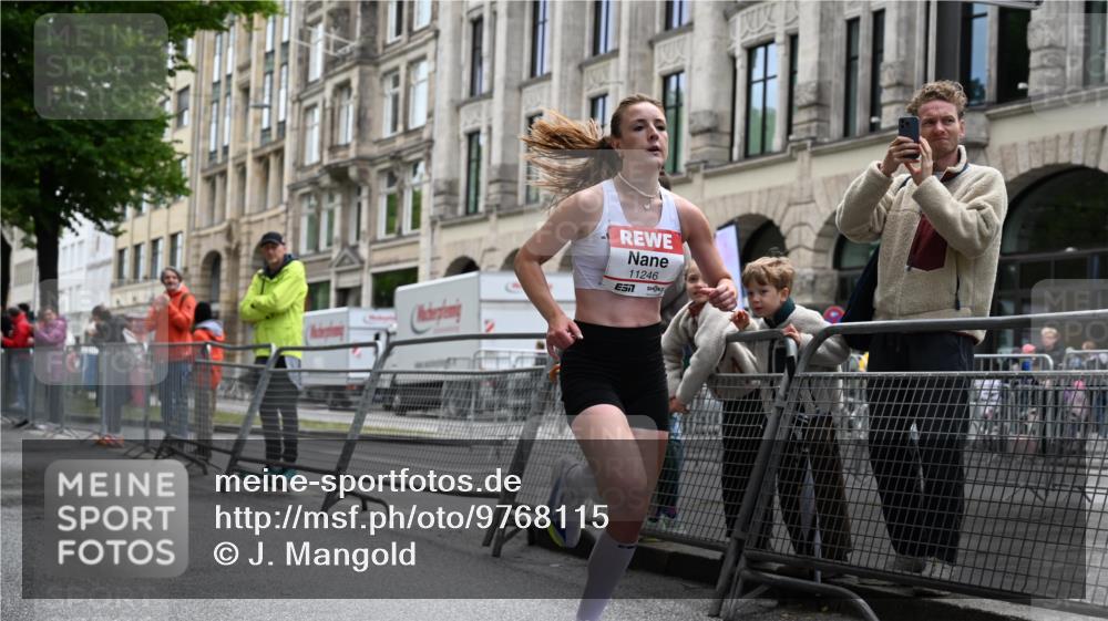 14.06.2026 - REWE Women's Run J. Mangold http://msf.ph/oto/9768115 14.06.2026 09:36:45 Ziel 11246 meine-sportfotos.de