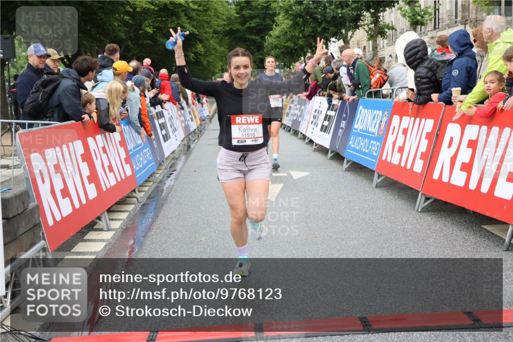 14.06.2026 - REWE Women's Run Strokosch-Dieckow http://msf.ph/oto/9768123 14.06.2026 09:53:10 Ziel 10833, 10943, 10984, 11416, 11510 meine-sportfotos.de