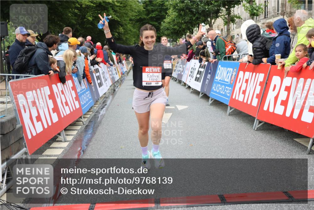14.06.2026 - REWE Women's Run Strokosch-Dieckow http://msf.ph/oto/9768139 14.06.2026 09:53:10 Ziel 10833, 10943, 10984, 11416, 11510 meine-sportfotos.de