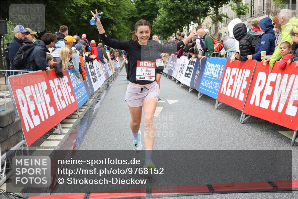 14.06.2026 - REWE Women's Run Strokosch-Dieckow http://msf.ph/oto/9768152 14.06.2026 09:53:10 Ziel 10833, 10943, 10984, 11416, 11510 meine-sportfotos.de