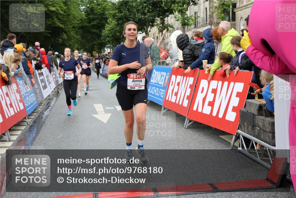 14.06.2026 - REWE Women's Run Strokosch-Dieckow http://msf.ph/oto/9768180 14.06.2026 09:53:12 Ziel 10943, 11173, 11416, 11510 meine-sportfotos.de