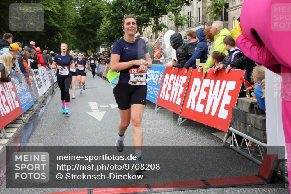 14.06.2026 - REWE Women's Run Strokosch-Dieckow http://msf.ph/oto/9768208 14.06.2026 09:53:13 Ziel 10693, 10943, 11173, 11416, 11510 meine-sportfotos.de