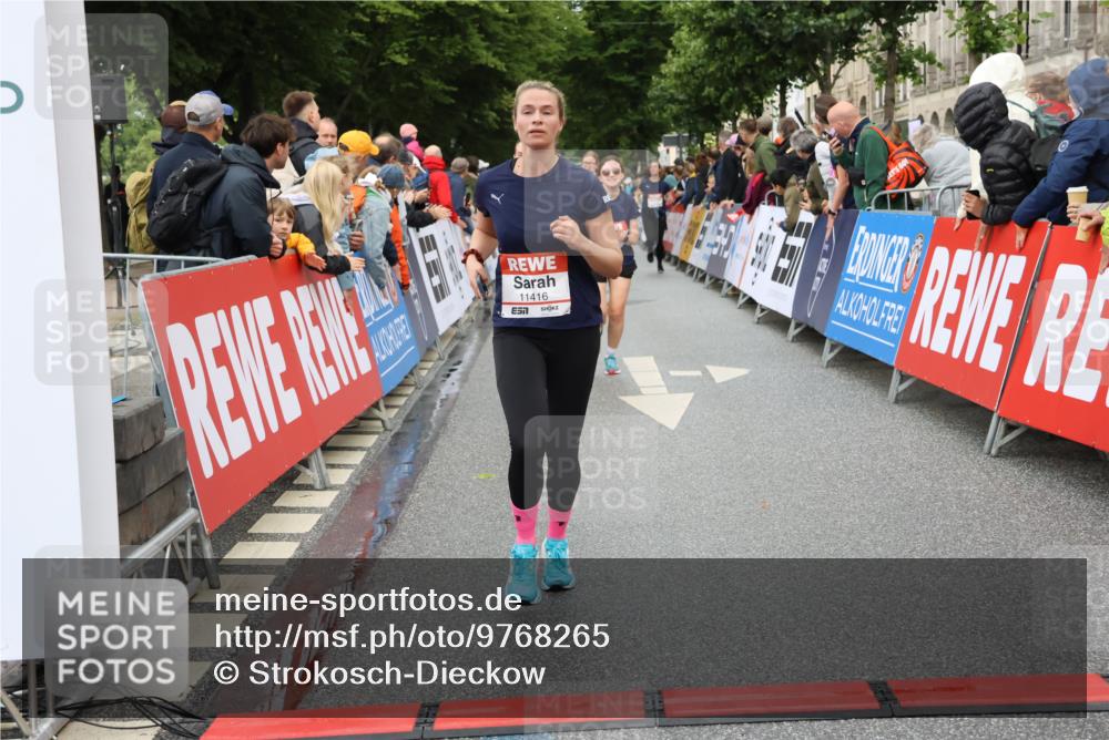 14.06.2026 - REWE Women's Run Strokosch-Dieckow http://msf.ph/oto/9768265 14.06.2026 09:53:14 Ziel 10693, 10768, 10943, 11173, 11416, 11510 meine-sportfotos.de