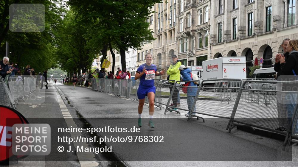 14.06.2026 - REWE Women's Run J. Mangold http://msf.ph/oto/9768302 14.06.2026 09:43:31 Ziel 10848 meine-sportfotos.de