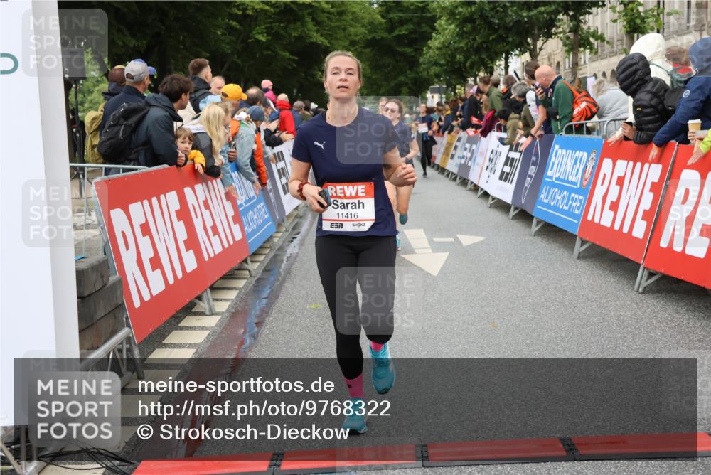14.06.2026 - REWE Women's Run Strokosch-Dieckow http://msf.ph/oto/9768322 14.06.2026 09:53:15 Ziel 10693, 10768, 10943, 11173, 11416, 11510 meine-sportfotos.de