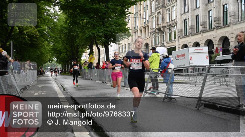 14.06.2026 - REWE Women's Run J. Mangold http://msf.ph/oto/9768337 14.06.2026 09:44:05 Ziel 10245, 10481, 11447 meine-sportfotos.de