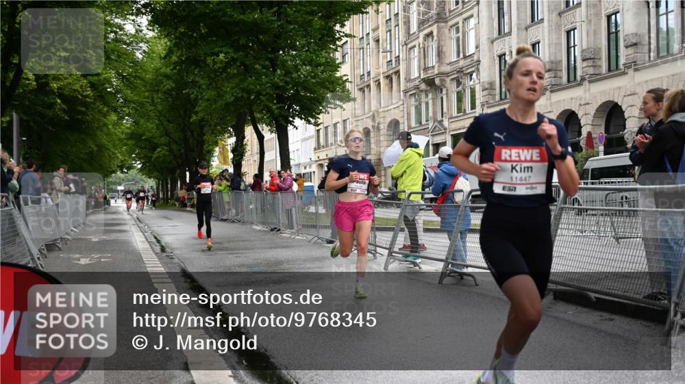 14.06.2026 - REWE Women's Run J. Mangold http://msf.ph/oto/9768345 14.06.2026 09:44:06 Ziel 10245, 10481, 11447 meine-sportfotos.de