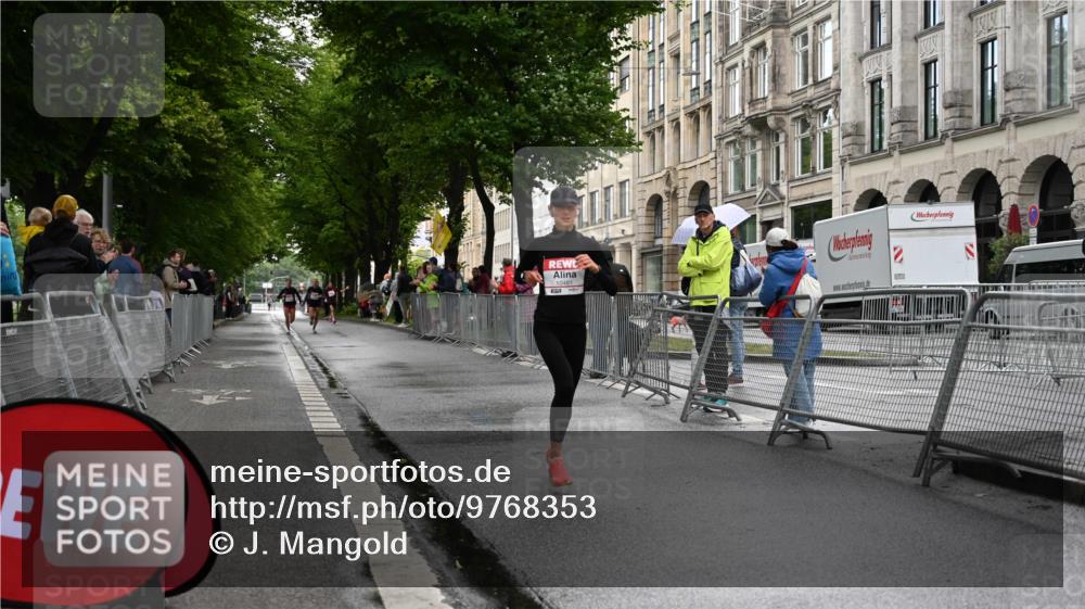 14.06.2026 - REWE Women's Run J. Mangold http://msf.ph/oto/9768353 14.06.2026 09:44:09 Ziel 10245, 10481, 11447 meine-sportfotos.de