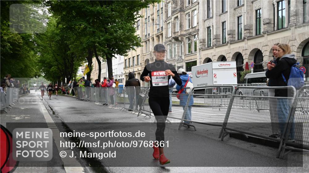 14.06.2026 - REWE Women's Run J. Mangold http://msf.ph/oto/9768361 14.06.2026 09:44:09 Ziel 10245, 10481, 11447 meine-sportfotos.de