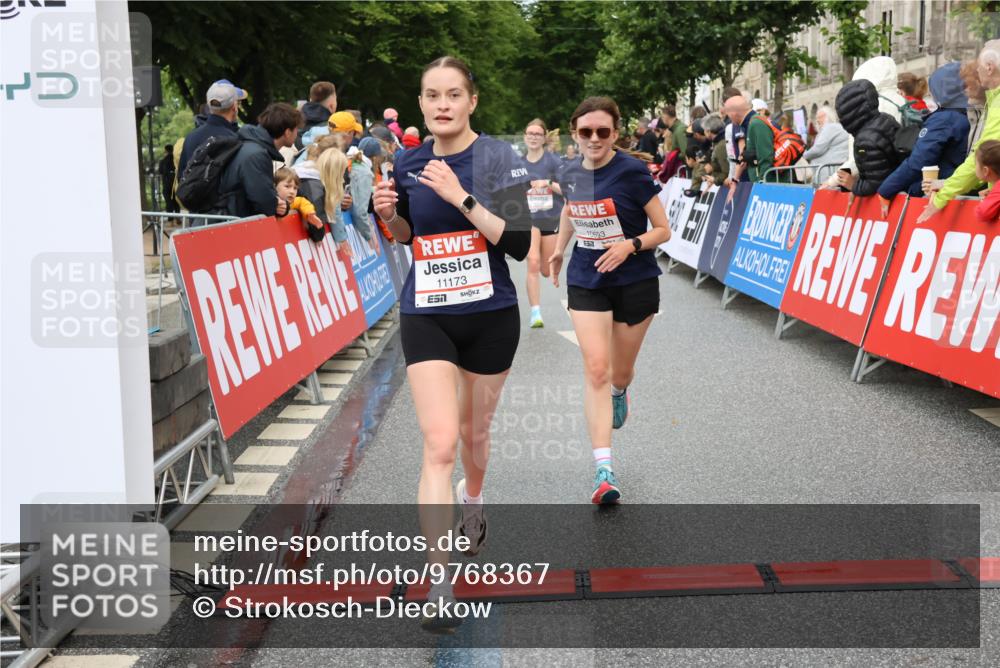 14.06.2026 - REWE Women's Run Strokosch-Dieckow http://msf.ph/oto/9768367 14.06.2026 09:53:16 Ziel 10693, 10768, 10943, 11173, 11416, 11510 meine-sportfotos.de