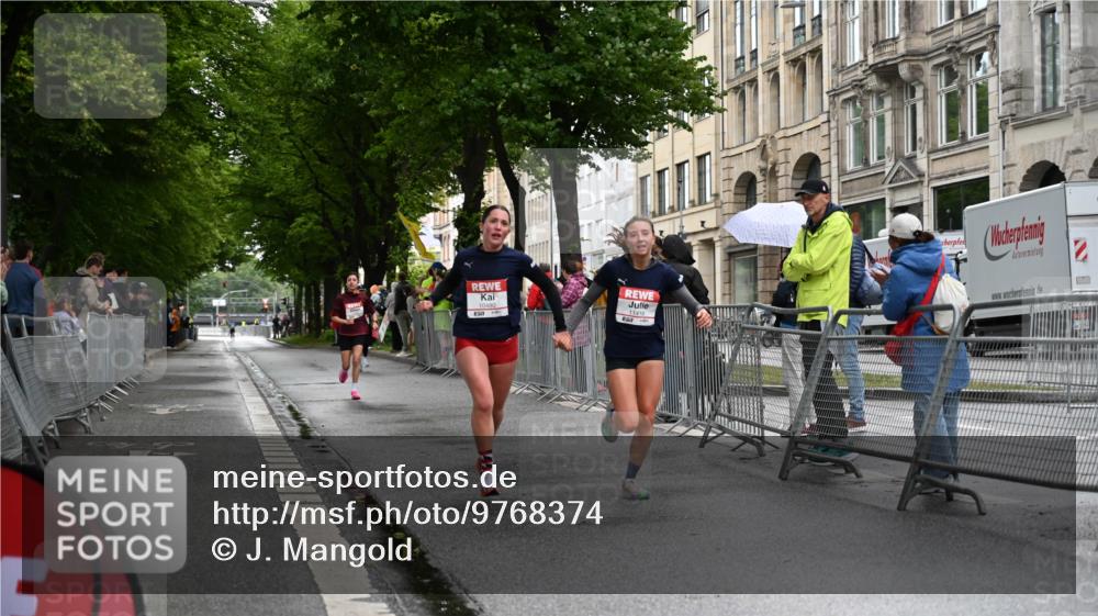 14.06.2026 - REWE Women's Run J. Mangold http://msf.ph/oto/9768374 14.06.2026 09:44:17 Ziel 10328, 10480, 11418 meine-sportfotos.de