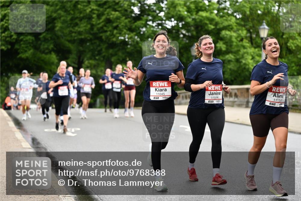 14.06.2026 - REWE Women's Run Dr. Thomas Lammeyer http://msf.ph/oto/9768388 14.06.2026 09:45:06 Laufen 11045, 7, 11044, 11150, 7 meine-sportfotos.de