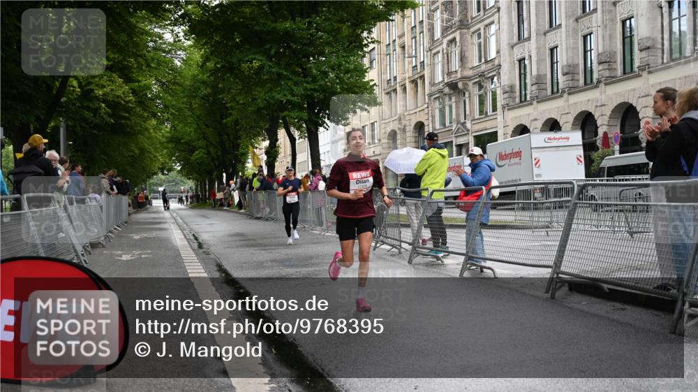14.06.2026 - REWE Women's Run J. Mangold http://msf.ph/oto/9768395 14.06.2026 09:44:23 Ziel 10328, 10480, 11079, 11418 meine-sportfotos.de