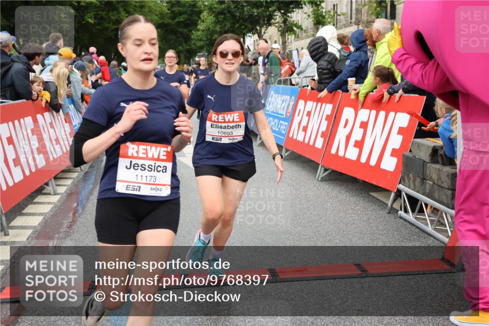 14.06.2026 - REWE Women's Run Strokosch-Dieckow http://msf.ph/oto/9768397 14.06.2026 09:53:17 Ziel 10693, 10768, 10943, 11173, 11212, 11416, 11510 meine-sportfotos.de