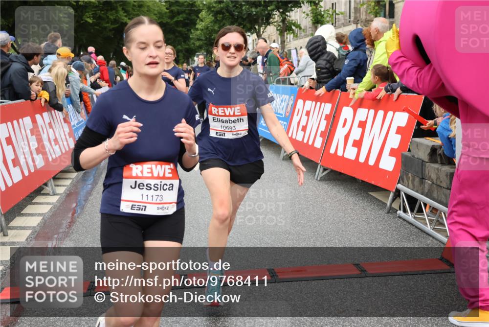 14.06.2026 - REWE Women's Run Strokosch-Dieckow http://msf.ph/oto/9768411 14.06.2026 09:53:17 Ziel 10693, 10768, 10943, 11173, 11212, 11416, 11510 meine-sportfotos.de