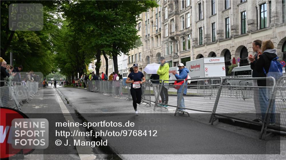 14.06.2026 - REWE Women's Run J. Mangold http://msf.ph/oto/9768412 14.06.2026 09:44:24 Ziel 10328, 11079 meine-sportfotos.de
