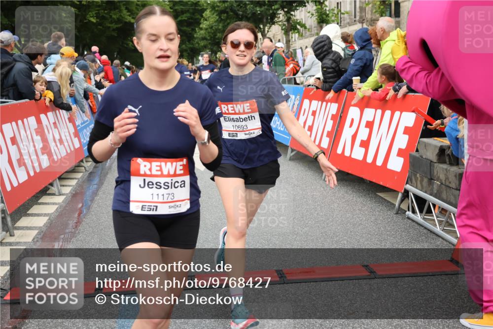 14.06.2026 - REWE Women's Run Strokosch-Dieckow http://msf.ph/oto/9768427 14.06.2026 09:53:17 Ziel 10693, 10768, 10943, 11173, 11212, 11416, 11510 meine-sportfotos.de