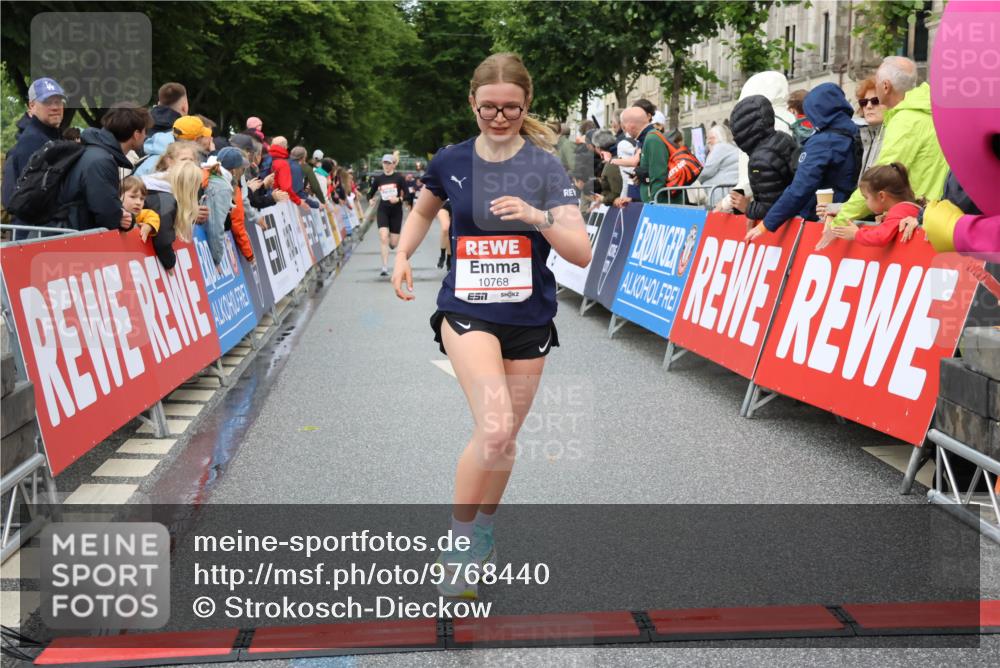 14.06.2026 - REWE Women's Run Strokosch-Dieckow http://msf.ph/oto/9768440 14.06.2026 09:53:18 Ziel 10693, 10768, 10943, 11173, 11212, 11416, 11510 meine-sportfotos.de