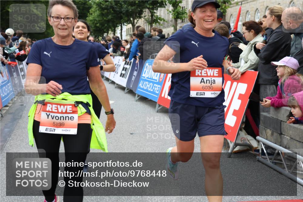 14.06.2026 - REWE Women's Run Strokosch-Dieckow http://msf.ph/oto/9768448 14.06.2026 10:59:57 Ziel 5139, 5258, 5569, 5873, 5886, 6030, 6031 meine-sportfotos.de