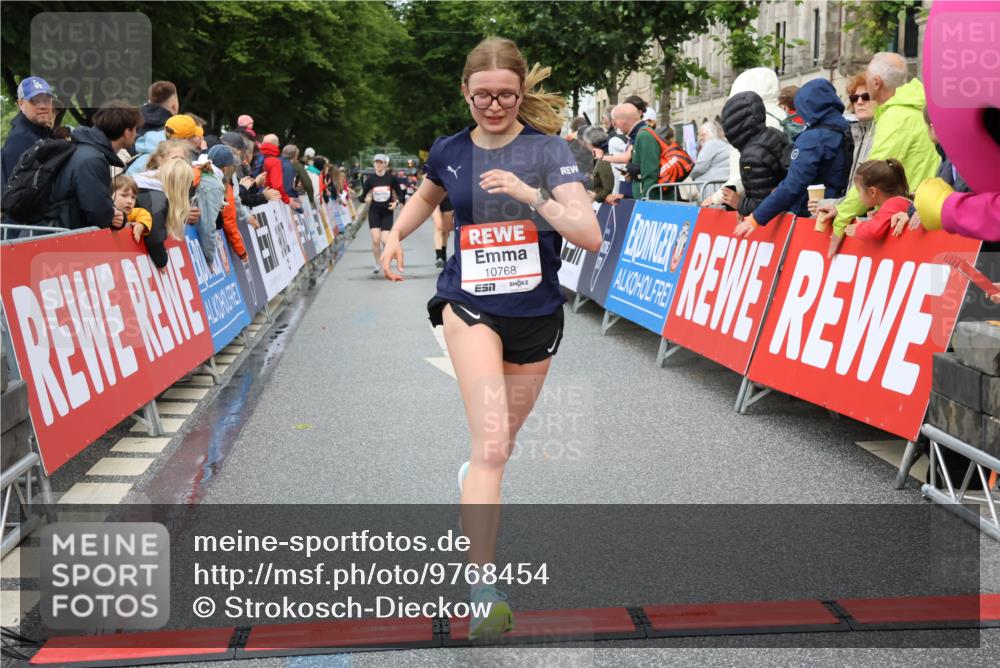 14.06.2026 - REWE Women's Run Strokosch-Dieckow http://msf.ph/oto/9768454 14.06.2026 09:53:18 Ziel 10693, 10768, 10943, 11173, 11212, 11416, 11510 meine-sportfotos.de