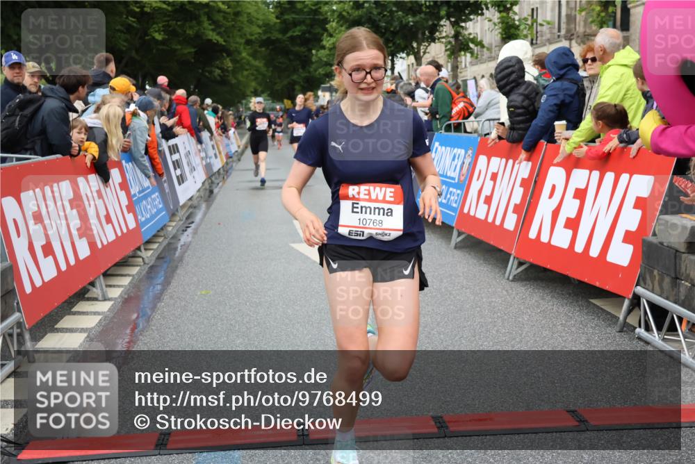 14.06.2026 - REWE Women's Run Strokosch-Dieckow http://msf.ph/oto/9768499 14.06.2026 09:53:19 Ziel 10424, 10693, 10768, 10943, 11173, 11212, 11416 meine-sportfotos.de