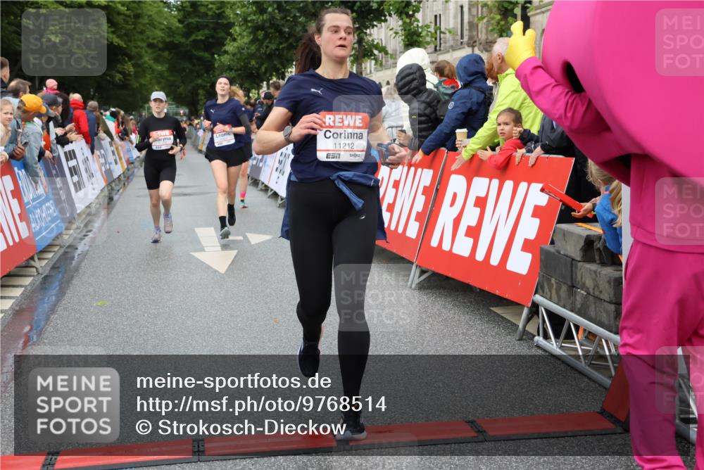 14.06.2026 - REWE Women's Run Strokosch-Dieckow http://msf.ph/oto/9768514 14.06.2026 09:53:21 Ziel 10107, 10424, 10693, 10768, 10943, 11173, 11212, 11272, 11416 meine-sportfotos.de