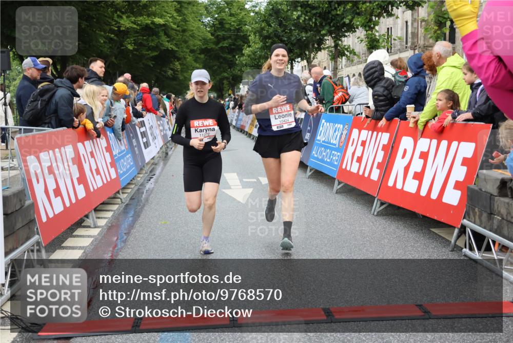 14.06.2026 - REWE Women's Run Strokosch-Dieckow http://msf.ph/oto/9768570 14.06.2026 09:53:23 Ziel 10107, 10424, 10693, 10768, 11173, 11212, 11272 meine-sportfotos.de
