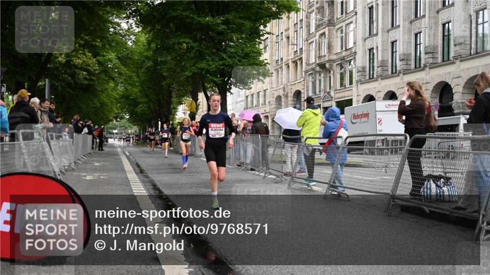 14.06.2026 - REWE Women's Run J. Mangold http://msf.ph/oto/9768571 14.06.2026 09:47:01 Ziel 10386, 10488 meine-sportfotos.de