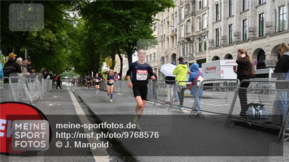 14.06.2026 - REWE Women's Run J. Mangold http://msf.ph/oto/9768576 14.06.2026 09:47:02 Ziel 10386, 10488, 10994 meine-sportfotos.de