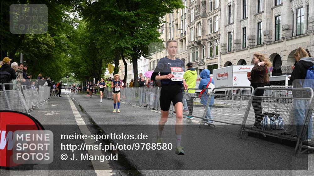 14.06.2026 - REWE Women's Run J. Mangold http://msf.ph/oto/9768580 14.06.2026 09:47:02 Ziel 10386, 10488, 10994 meine-sportfotos.de